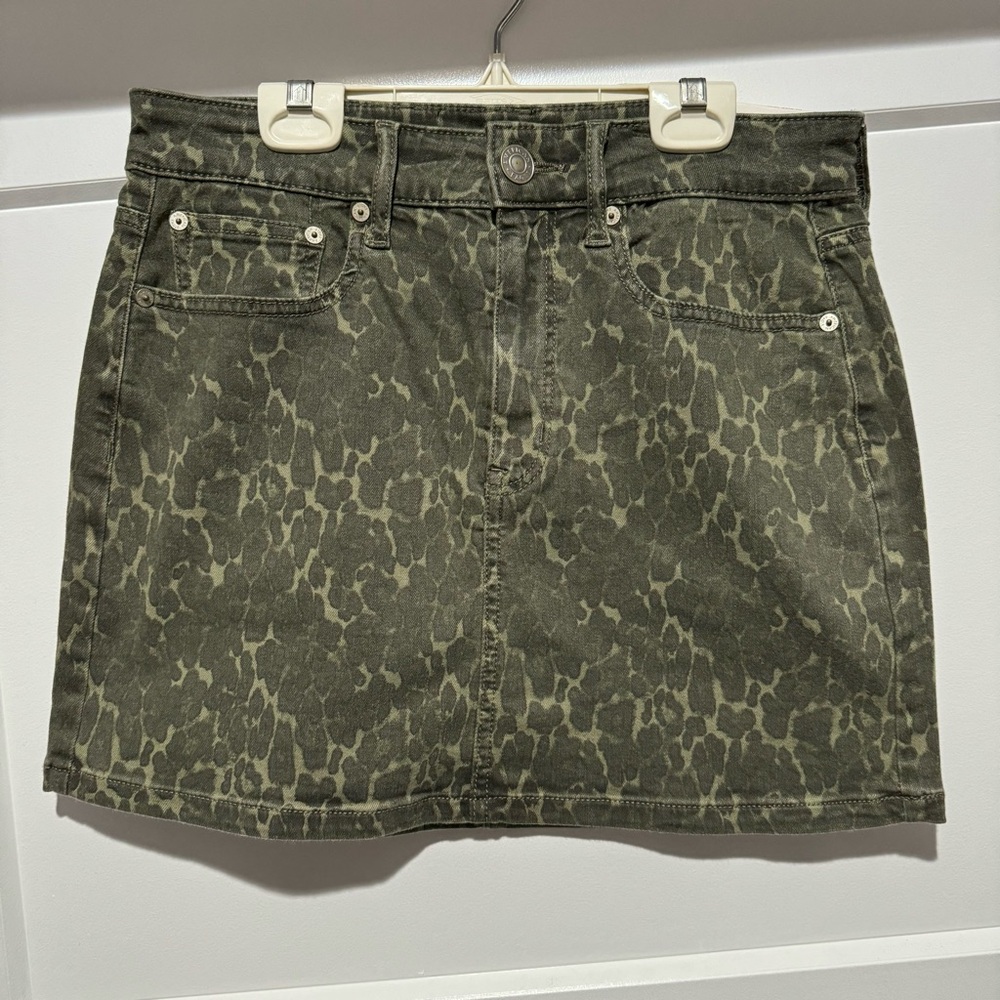 BRAND NEW W/ TAGS American Eagle patterned skirt
